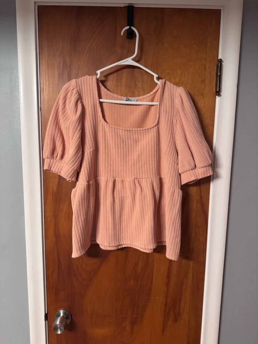 EUC Polagram Peach Ribbed Peplum Puff-Sleeve Top